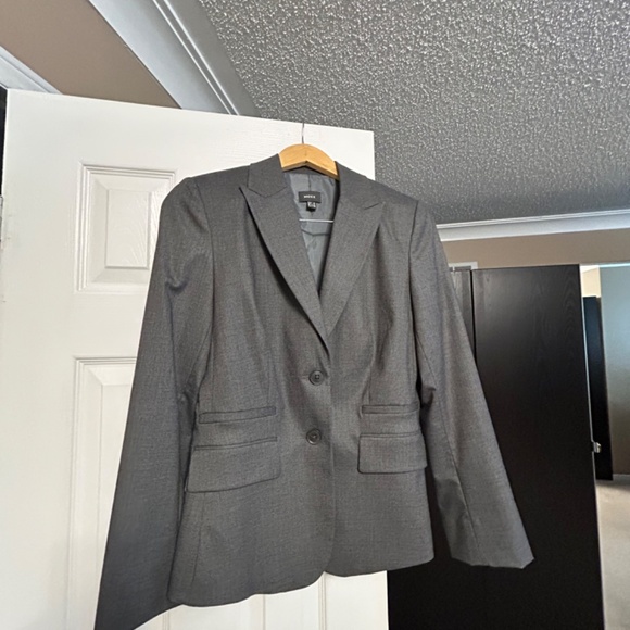 Mexx Grey Skirt Suit – Size 8 (Petite Fit) - Picture 3 of 7